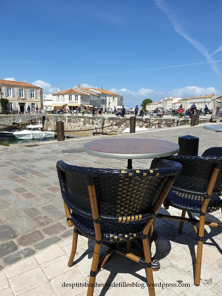 pause au bistrot sur le port de saint martin