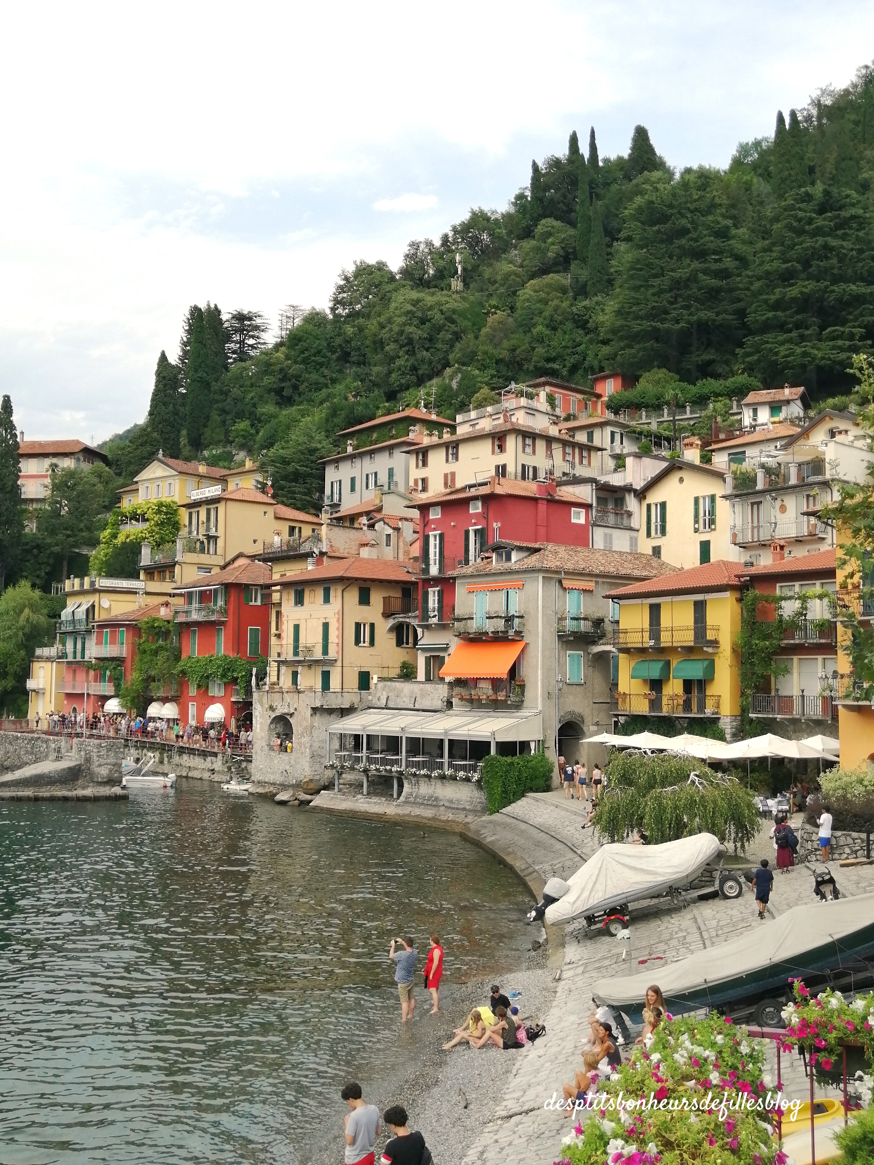 varenna village coloré italie