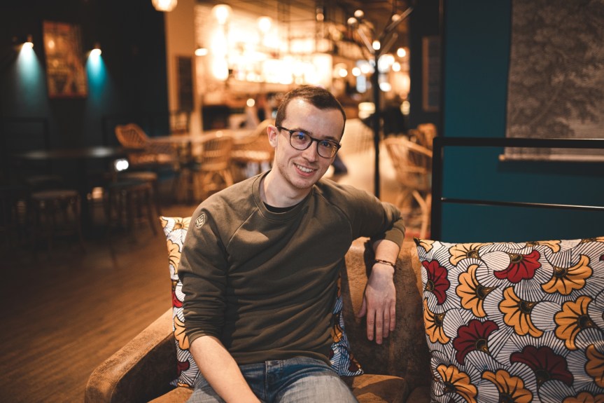 portrait d'entrepeneur : mateo créateur de Leaflong marque française de mode ethique