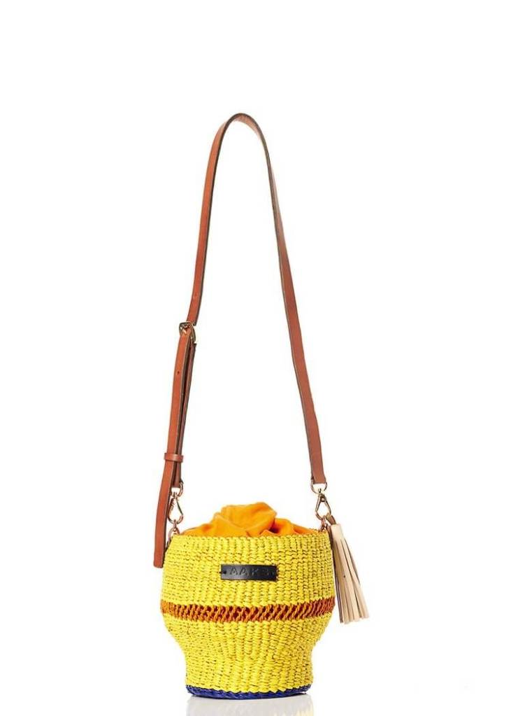 sac a main en raphia fait main modèle unique createur ethique