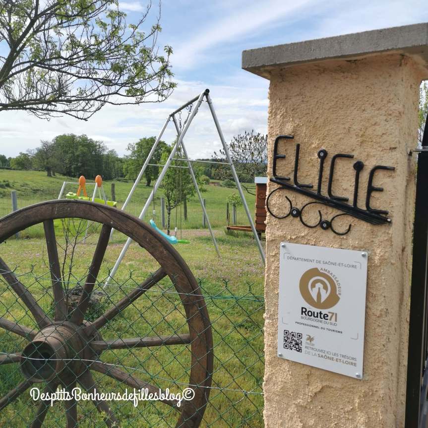 La roulotte d'elicie Hebergement bourgogne du sud