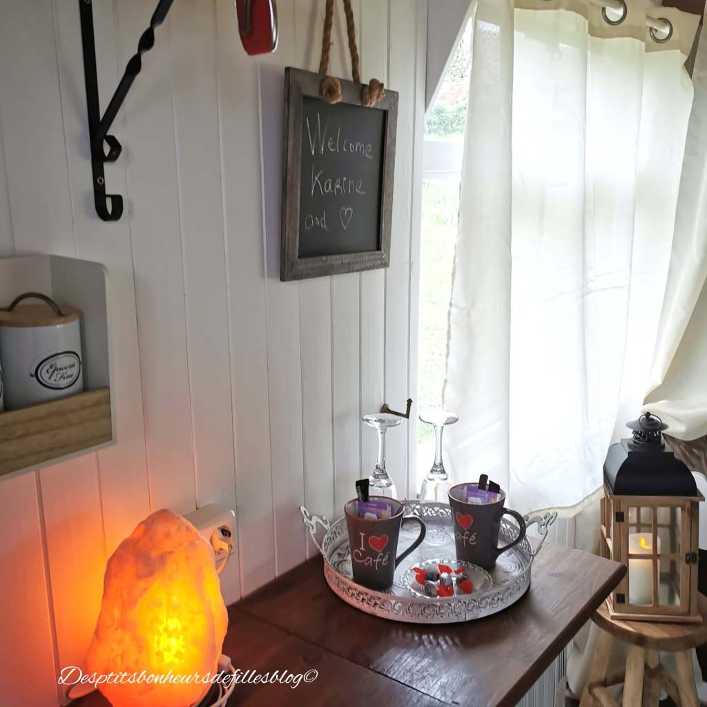 La roulotte d'elicie hebergement ethique en bourgogne