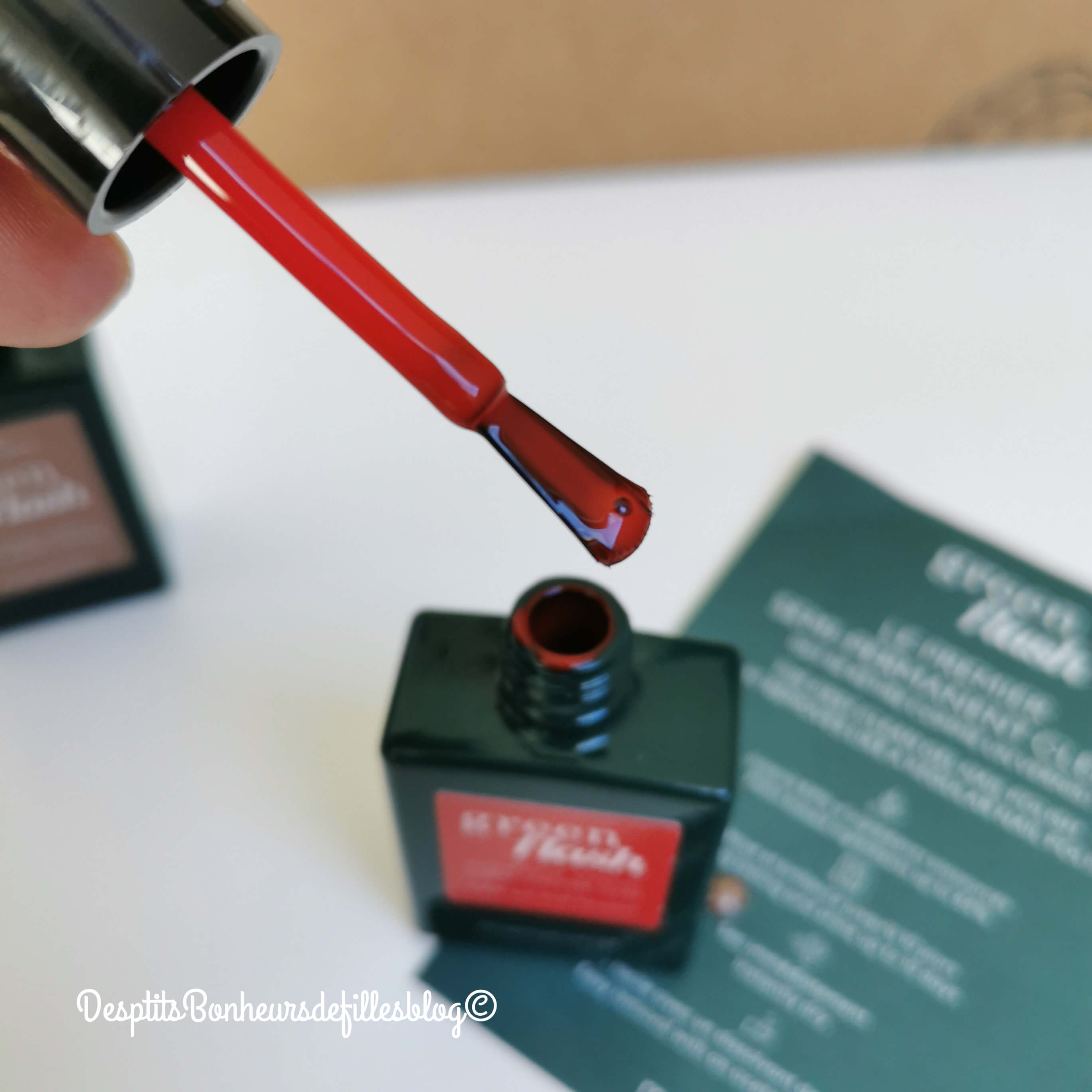 vernis green flash manucurist red cherry