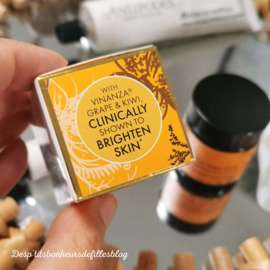 avis contour des yeux antipodes