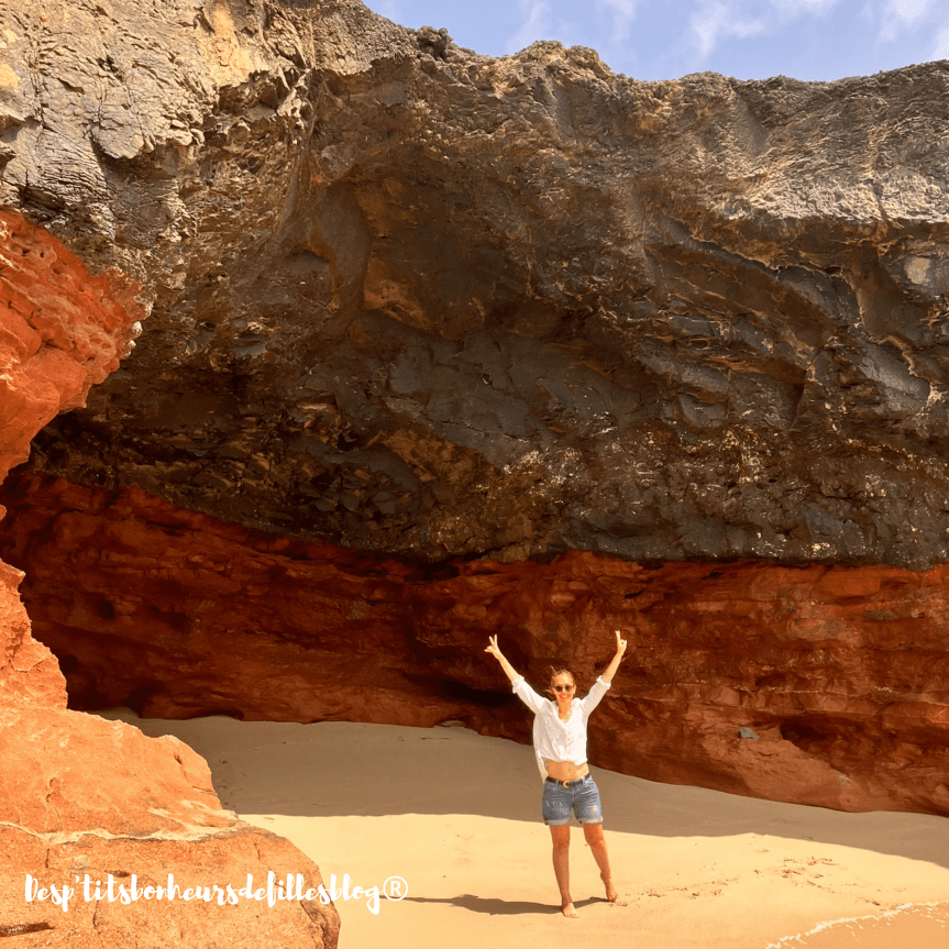 découverte captivante grotte sur la plage de los ojos fuerteventura