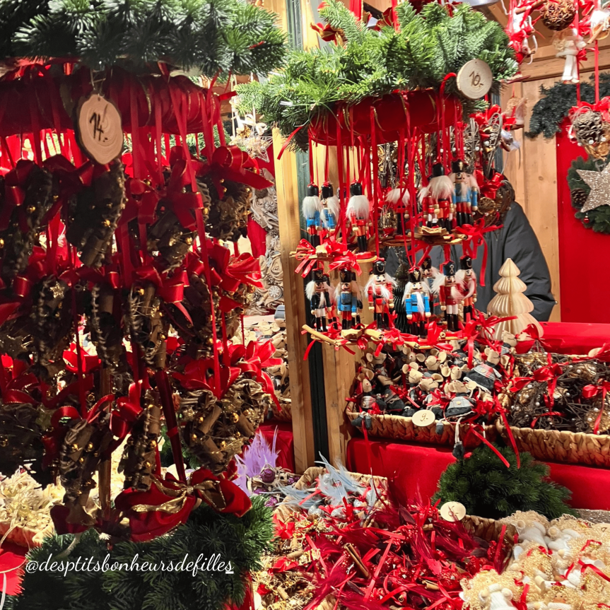 Chalets traditionnels des marchés de Noël de Vienne