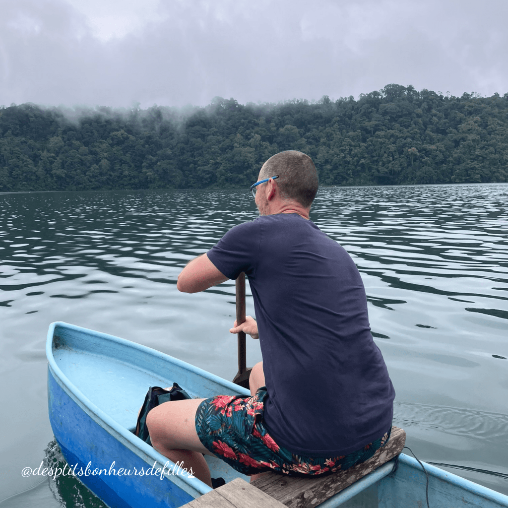 bali faire canoe lac