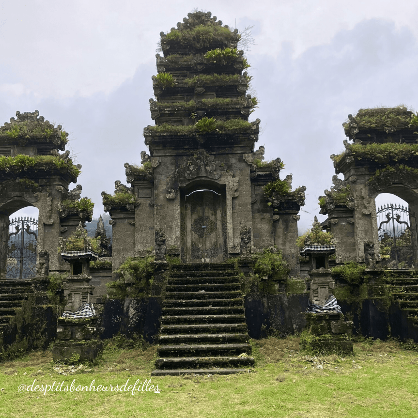 temple tambingan bali