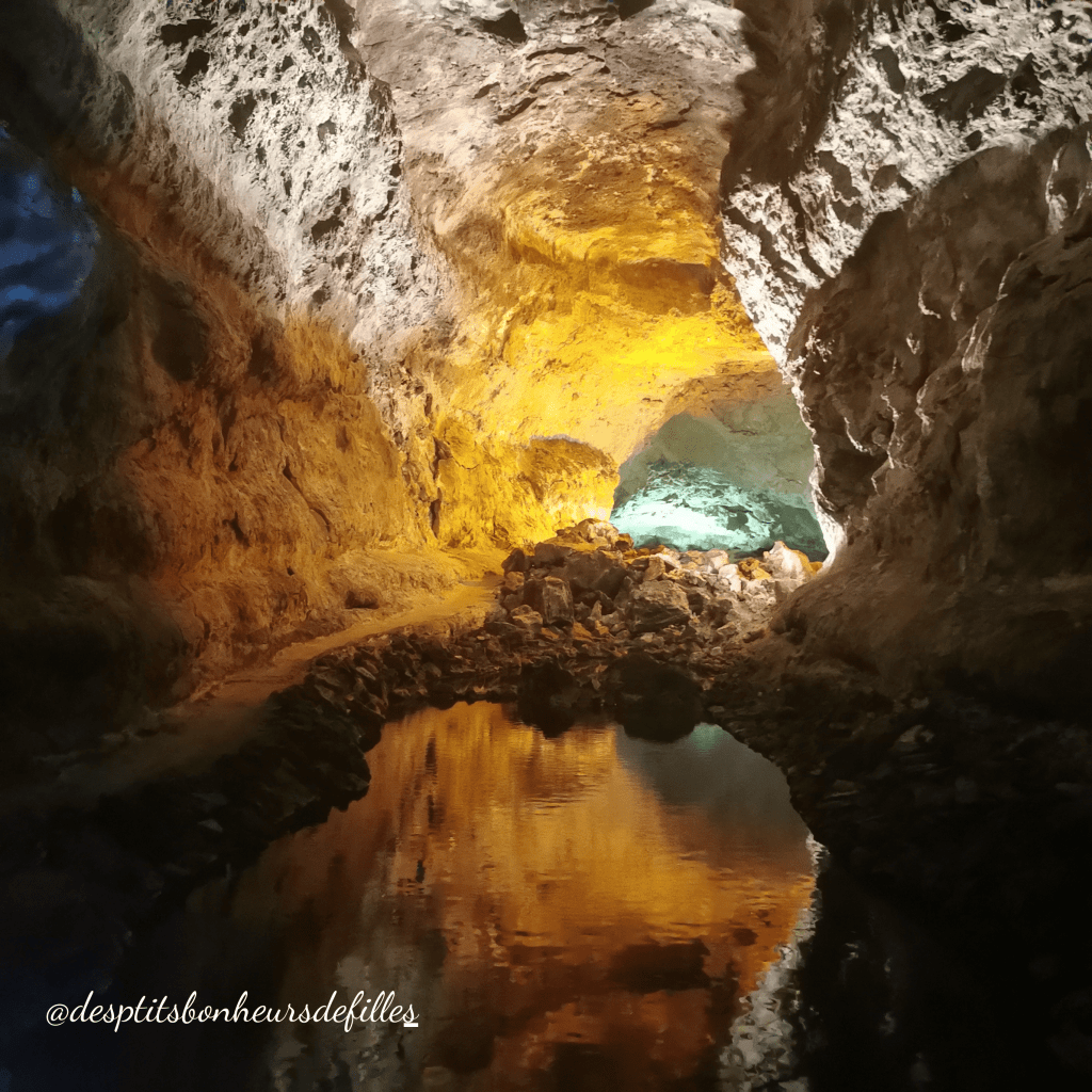 cueva de los verdes visite