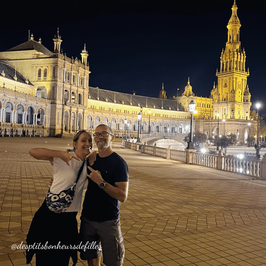 Place d'espagne illuminée la nuit