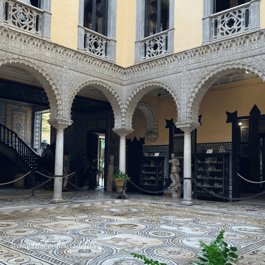 Palais de las duenas seville