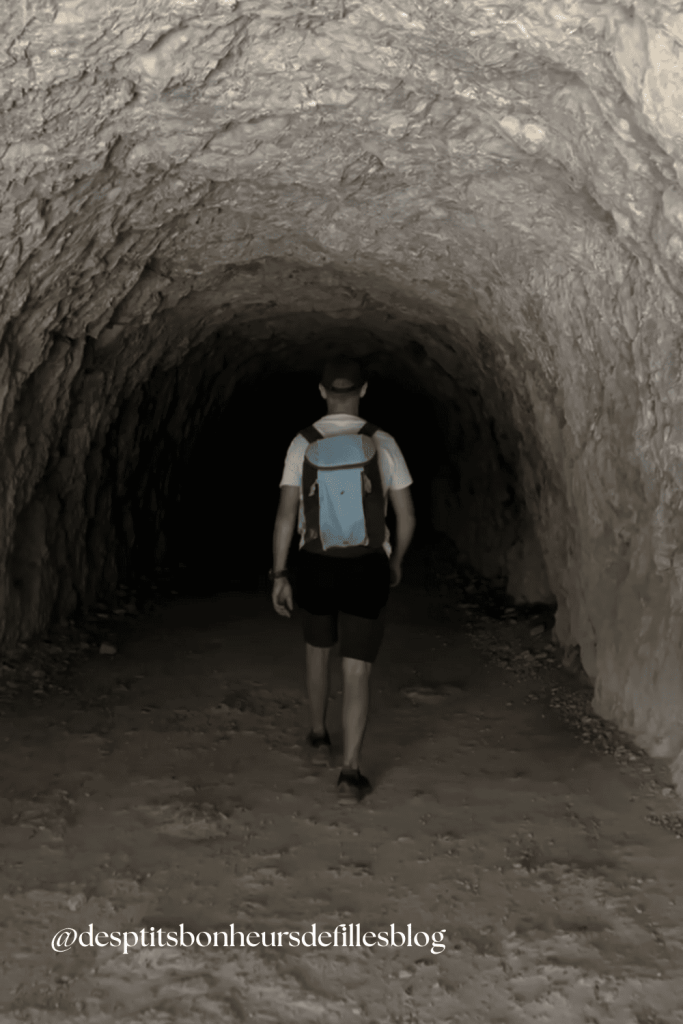 Sentier martel randonnée dans les grottes Gorges du verdon 