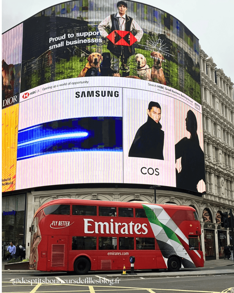 Picadilly Circus Londres grand panneau publicitaire
