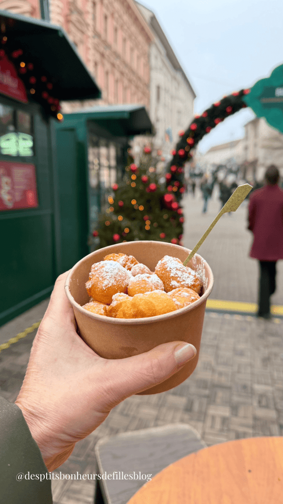 Fritules spécialité à manger à Zagreb sur le marché de Noel