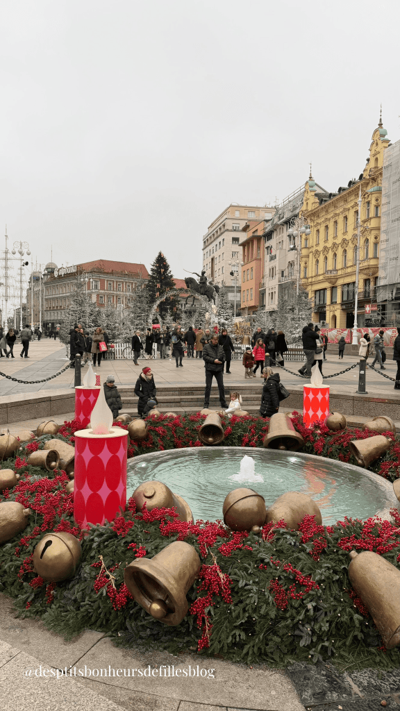 La place Ban Jelacic décorée pour l'avent Zagreb