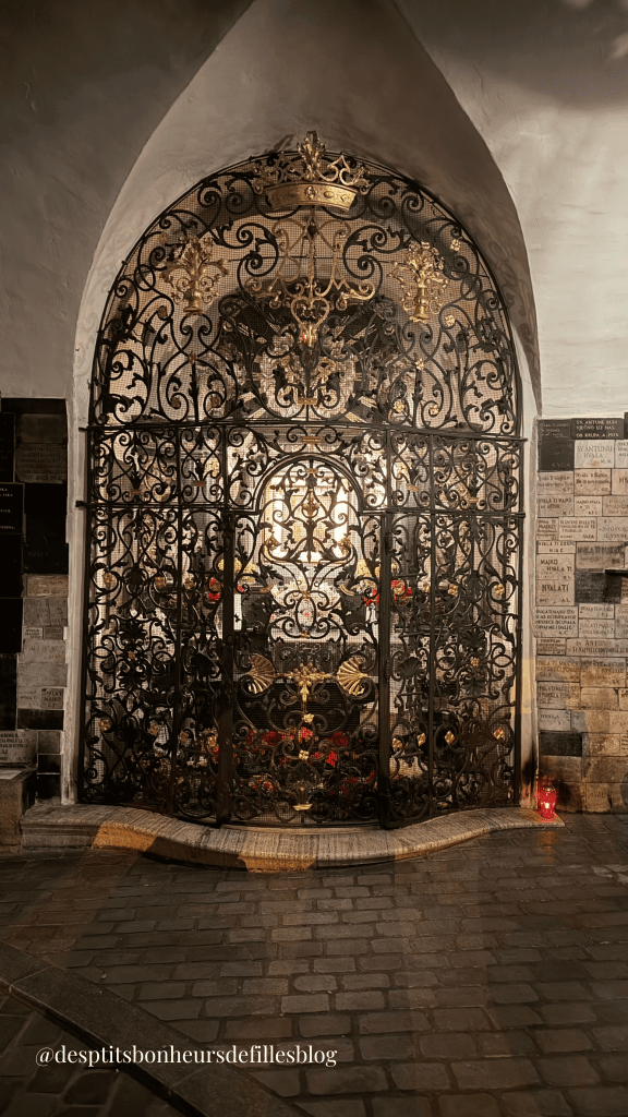 Peinture de la vierge Marie à Zagreb porte de Pierre Zagreb