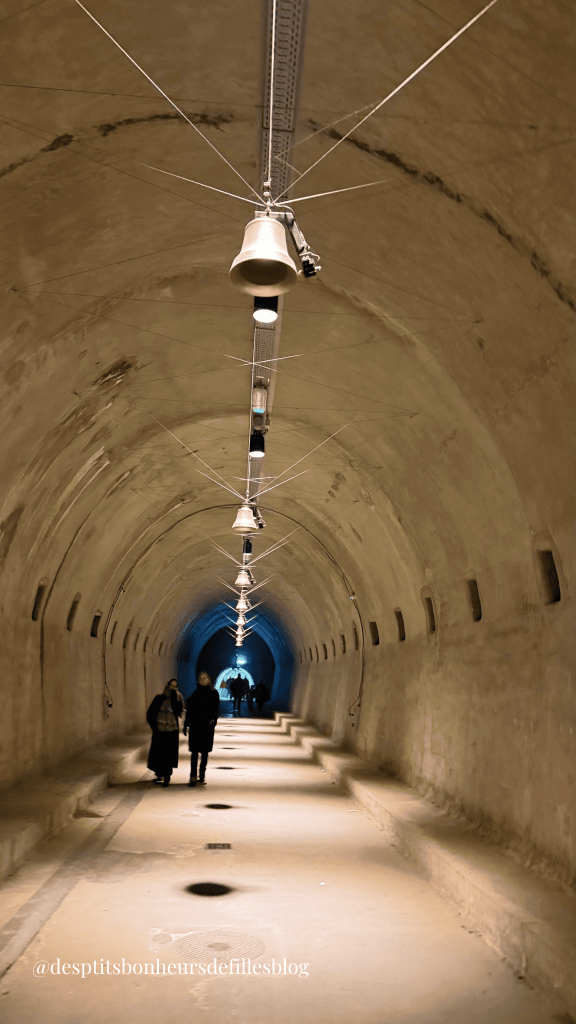 Tunnel Grič à Zagreb cloches à Noël