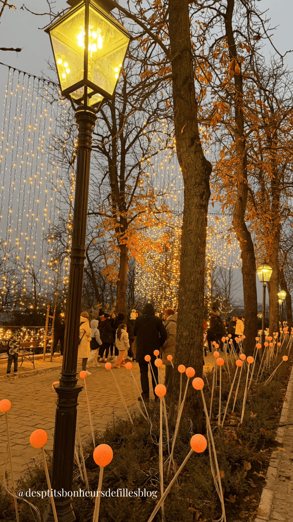 Illuminations le soir dans les rues de Zagreb au moment de Noel 
